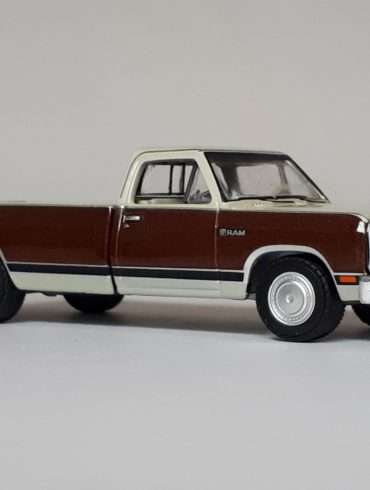 164 GreenLight Dodge Ram D150 3
