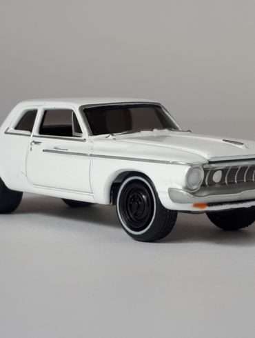 164 Johnny Lightning Plymouth Savoy 1