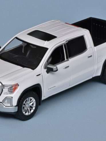 24MotorM GMC Sierra 1500SLT CrewCab 2019 1