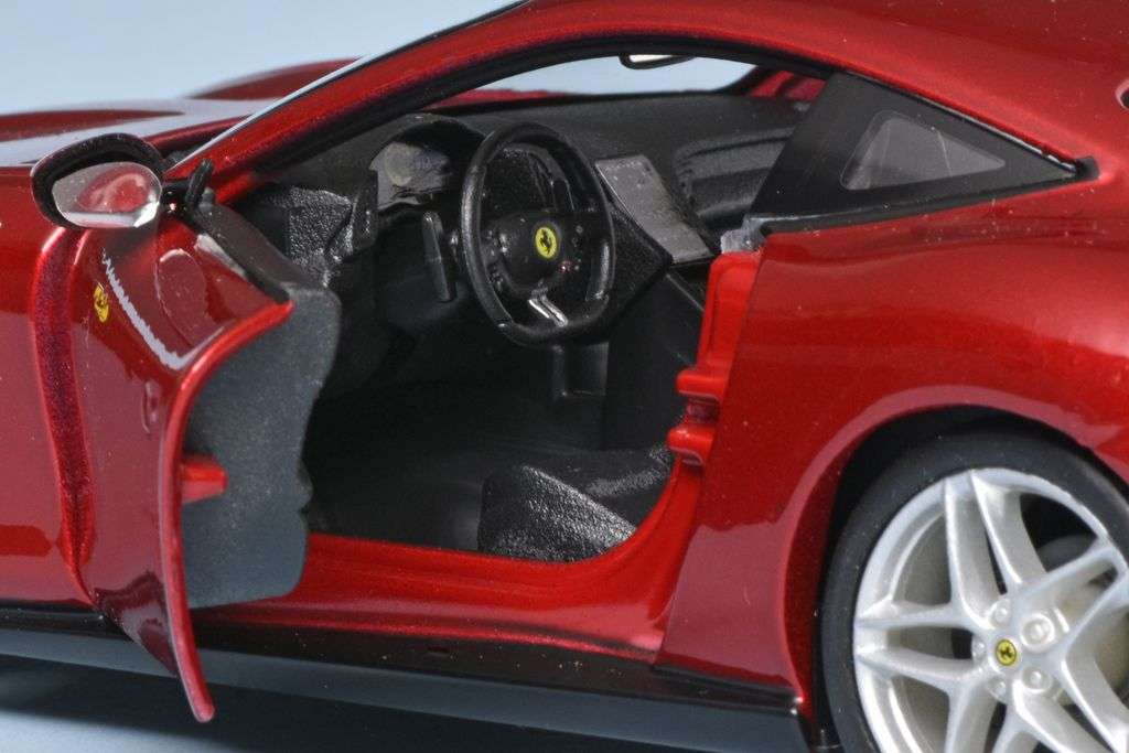 24Bburago Ferrari Roma 3