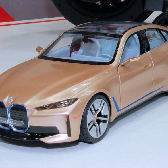 114 Rastar BMW i4 RC model