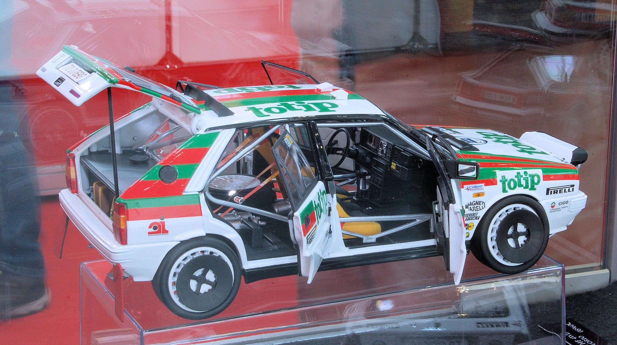 118 Kyosho Lancia Delta 4WD Rallye open