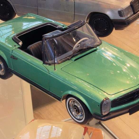 NBG.Norev 18.Mercedes Benz 250 SL compleet nieuwe vorm