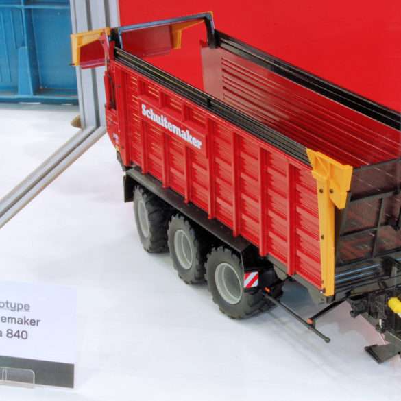 NBG.Universal Hobbies 32.Schuitemaker Siwa 840