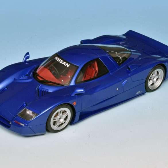 118 GT Spirit Nissan R390 GT1 Roadcar 1997