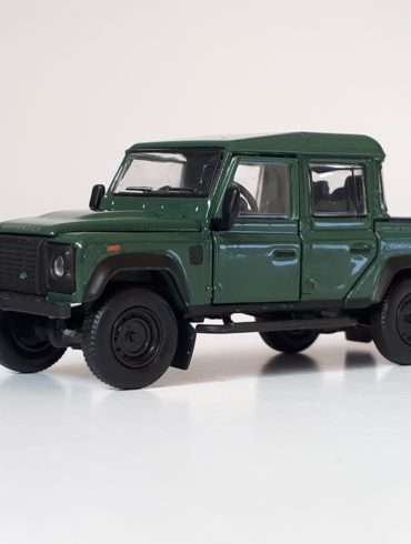 164 BM Creations Land Rover Defender 110 Pick Up 1