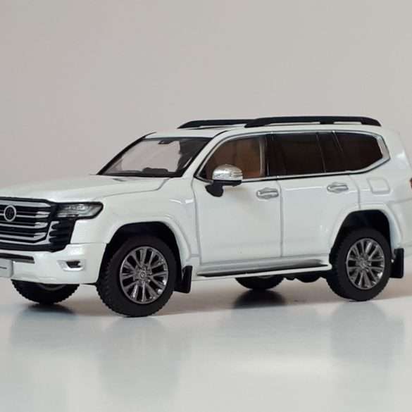 164 Hobby Japan Toyota Land Cruiser 1