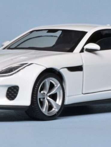 32Tayumo Jaguar F type 1