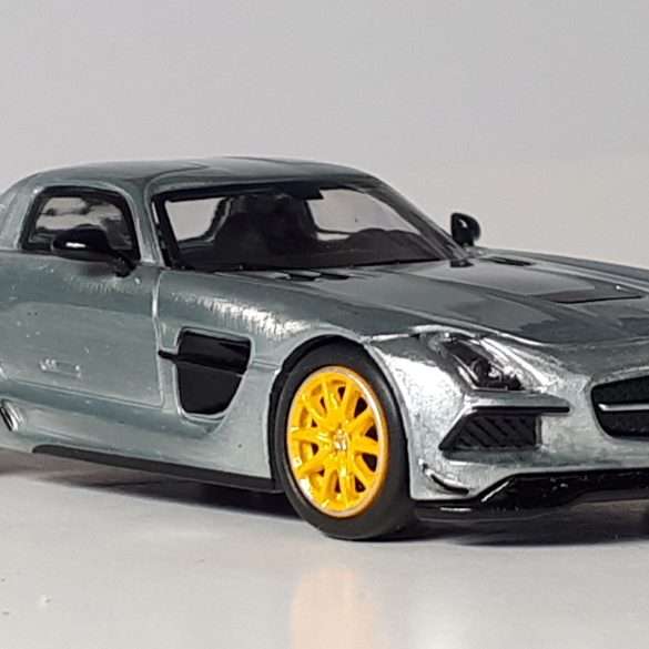 1;64 Tarmac Works Mercedes Benz SLS AMG Coupé Black Series 2