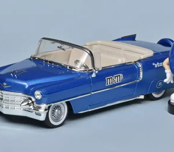 124 Jada Cadillac Eldorado (1956) + M&M