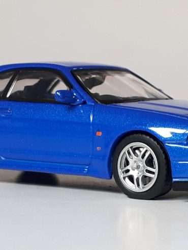 1;64 Inno64 Nissan Skyline GT R V Spec 1