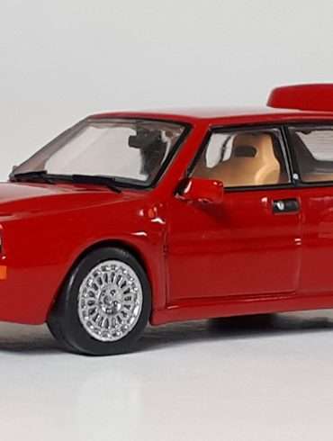 1;64 Tarmac Works Lancia Delta HF Integrale 1