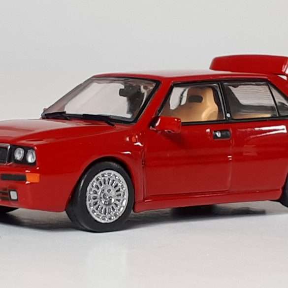 1;64 Tarmac Works Lancia Delta HF Integrale 1