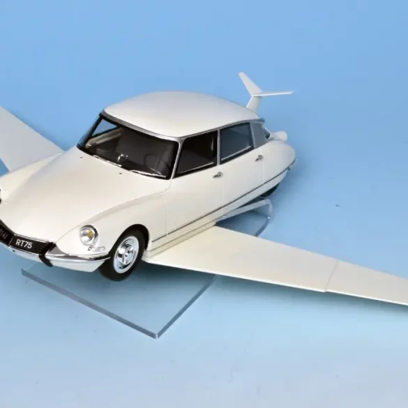 18OttOm Citroën DS Fantomas 2