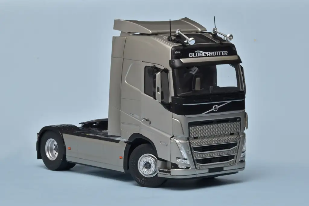 24Solido Volvo FH16 Globetrotter XL 2022 1