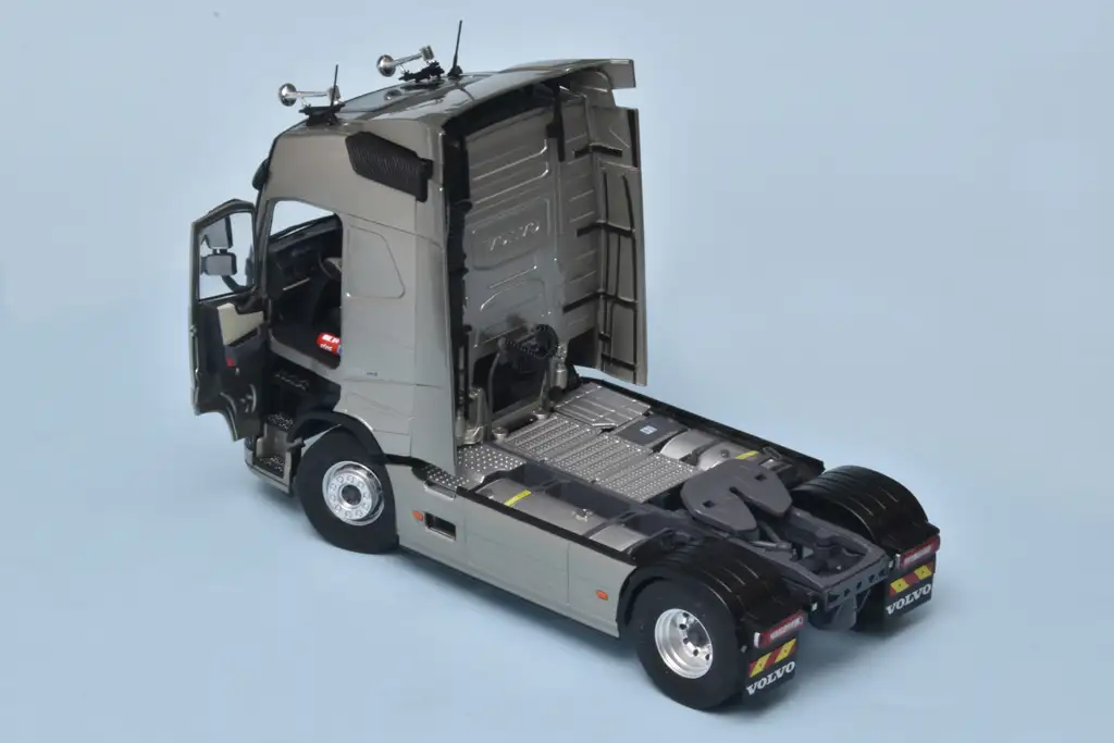 24Solido Volvo FH16 Globetrotter XL 2022 3