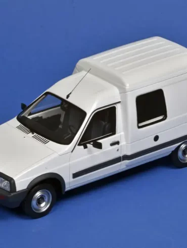 118 OttOmobile Citroën C15 hoog