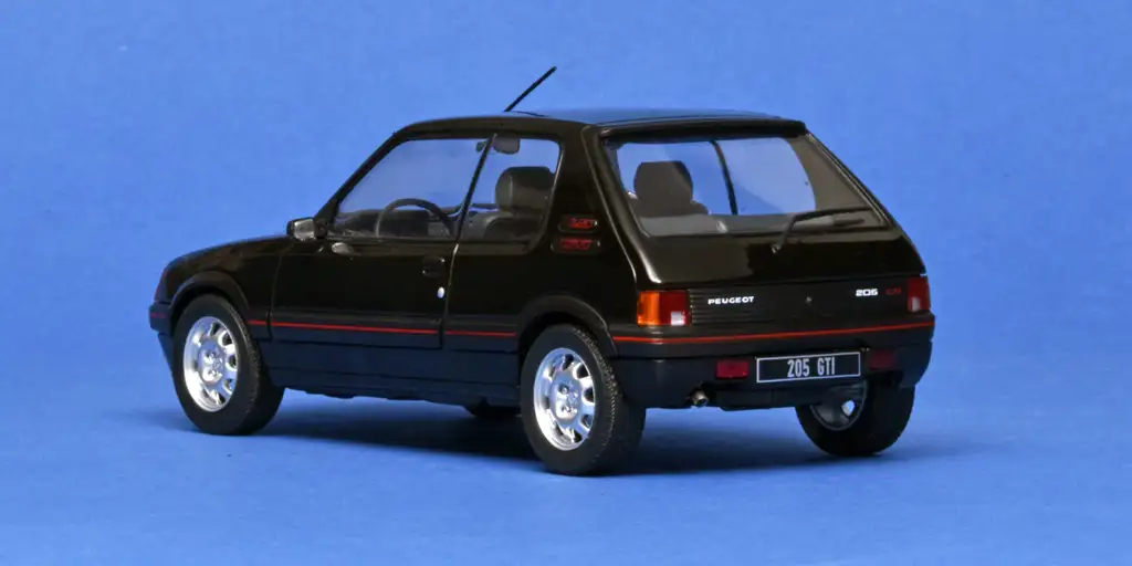 124 WhiteBox Peugeot 205 GTI 1.9 achter