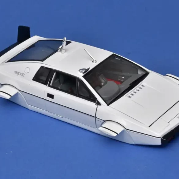 18AW Lotus Esprit 007 2