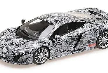 43Minichamps McLaren675lt coupe camo 537154424 (1)