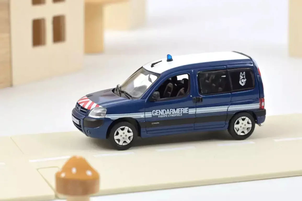 43Norev citroen berlingo 2005 gendarmerie equipe cynophile 155713(1)