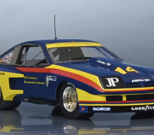 118 ACME Chevrolet Monza Dekon Al Holbert IMSA (1976) laag