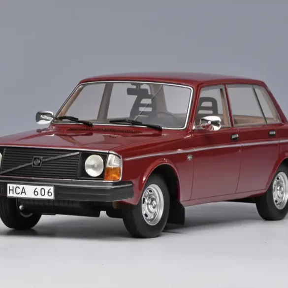 118 Cult Volvo 244 DL donkerrood