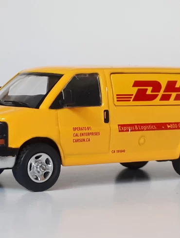 1;64 596 Model Chevrolet Express 1