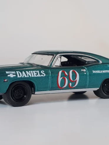 1;64 GreenLight Chevrolet Impala 6