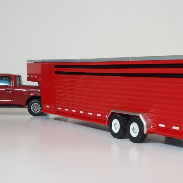 1;64 GreenLight Gooseneck Livestock Trailer 4