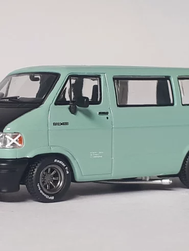 1;64 Tarmac Works Dodge B150 1