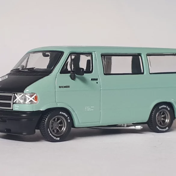 1;64 Tarmac Works Dodge B150 1