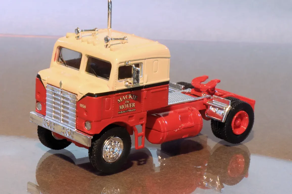 187 Brekina Kenworth Bullnose (1950)