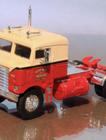 187 Brekina Kenworth Bullnose (1950)
