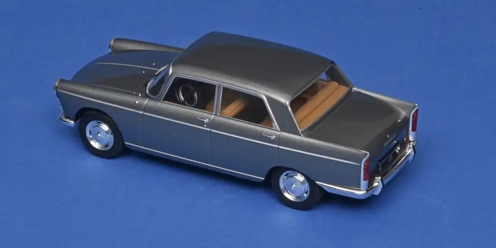 24WhiteBox Peugeot 404 3
