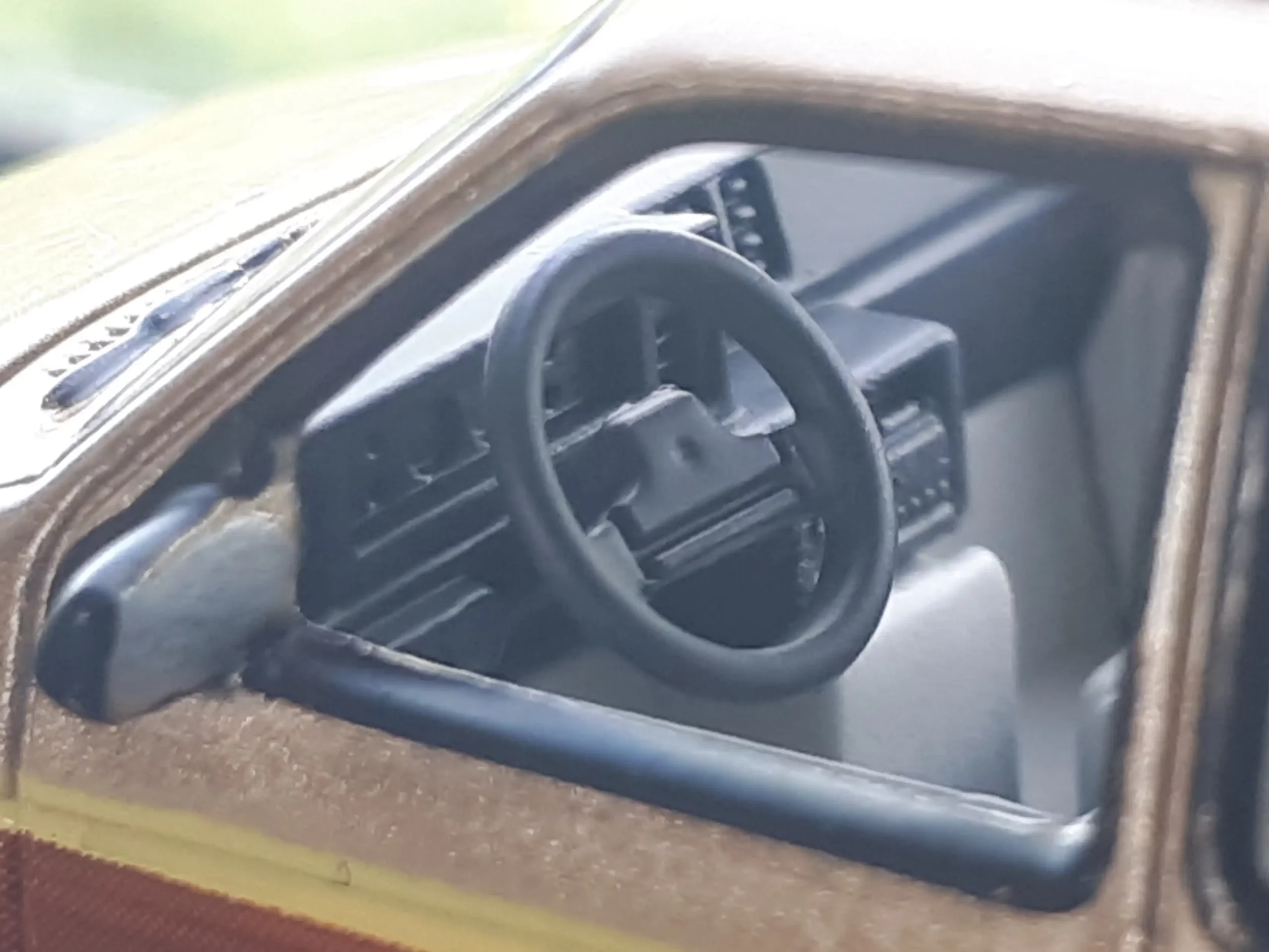 1;64 Auto World Dodge Caravan 4