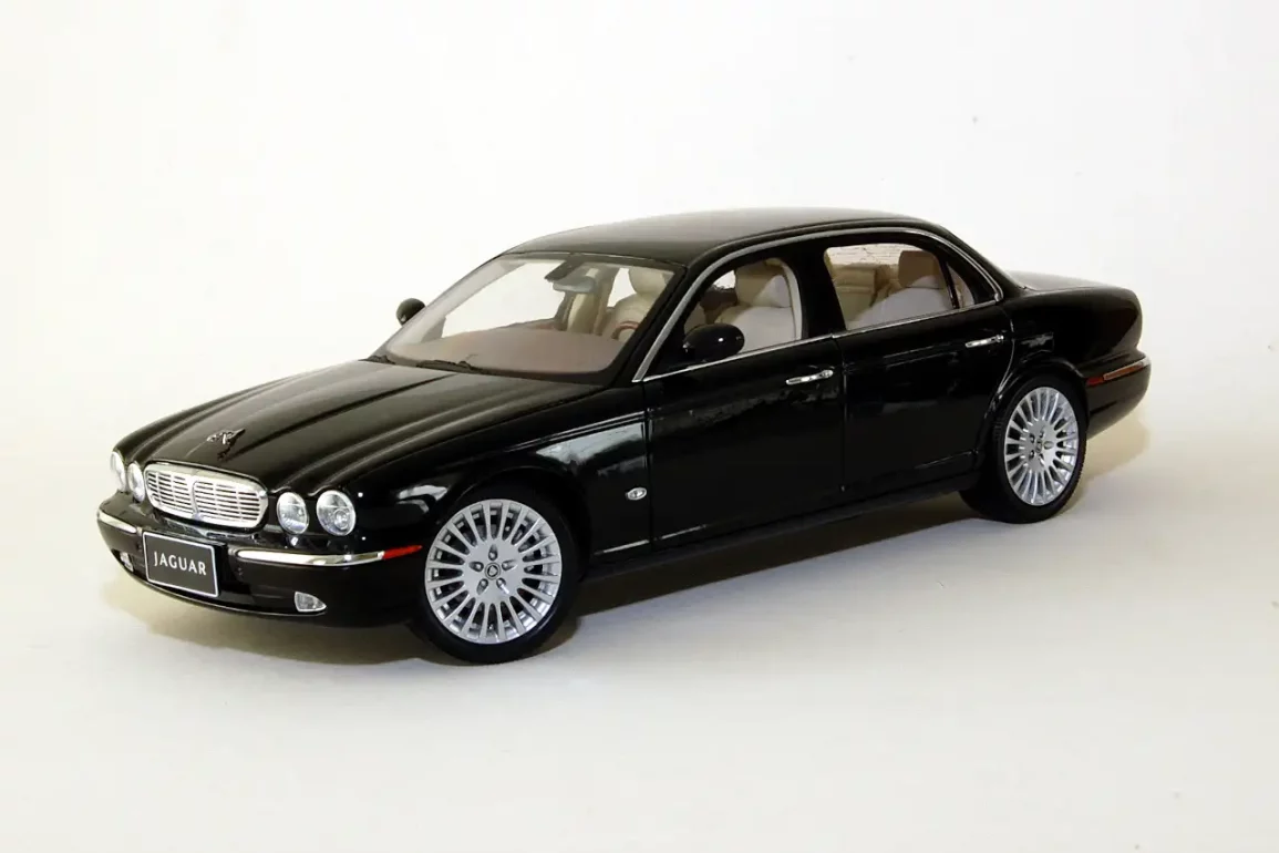 118 Almost Real Jaguar XJ6 X350