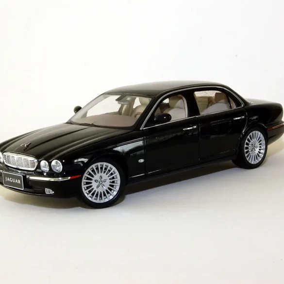 118 Almost Real Jaguar XJ6 X350