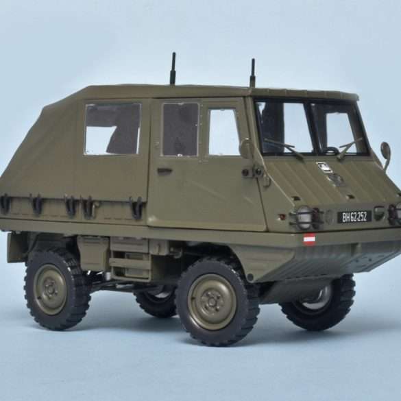 118 Schuco Steyr Puch Haflinger olijfgroen