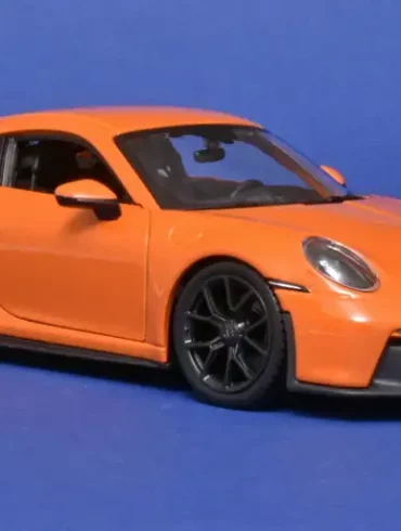 124 BBurago Porsche 911 (992) GT3