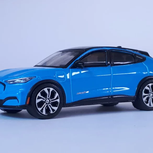 1;64 GreenLight Ford Mustang Mach E 1