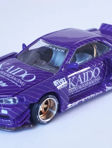 1;64 Mini GT Nissan Skyline 4