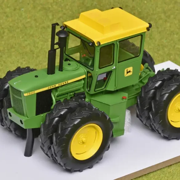 32schuco John Deere 7520 3