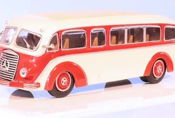 INT.Brekina 87.Mercedes Benz LO3500(1)