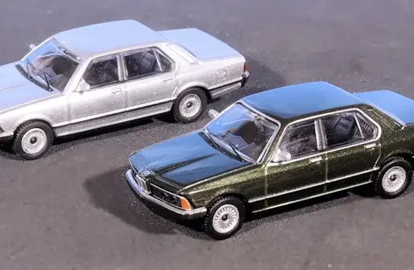 INT.Minichamps 87.BMW 7 E23(1)