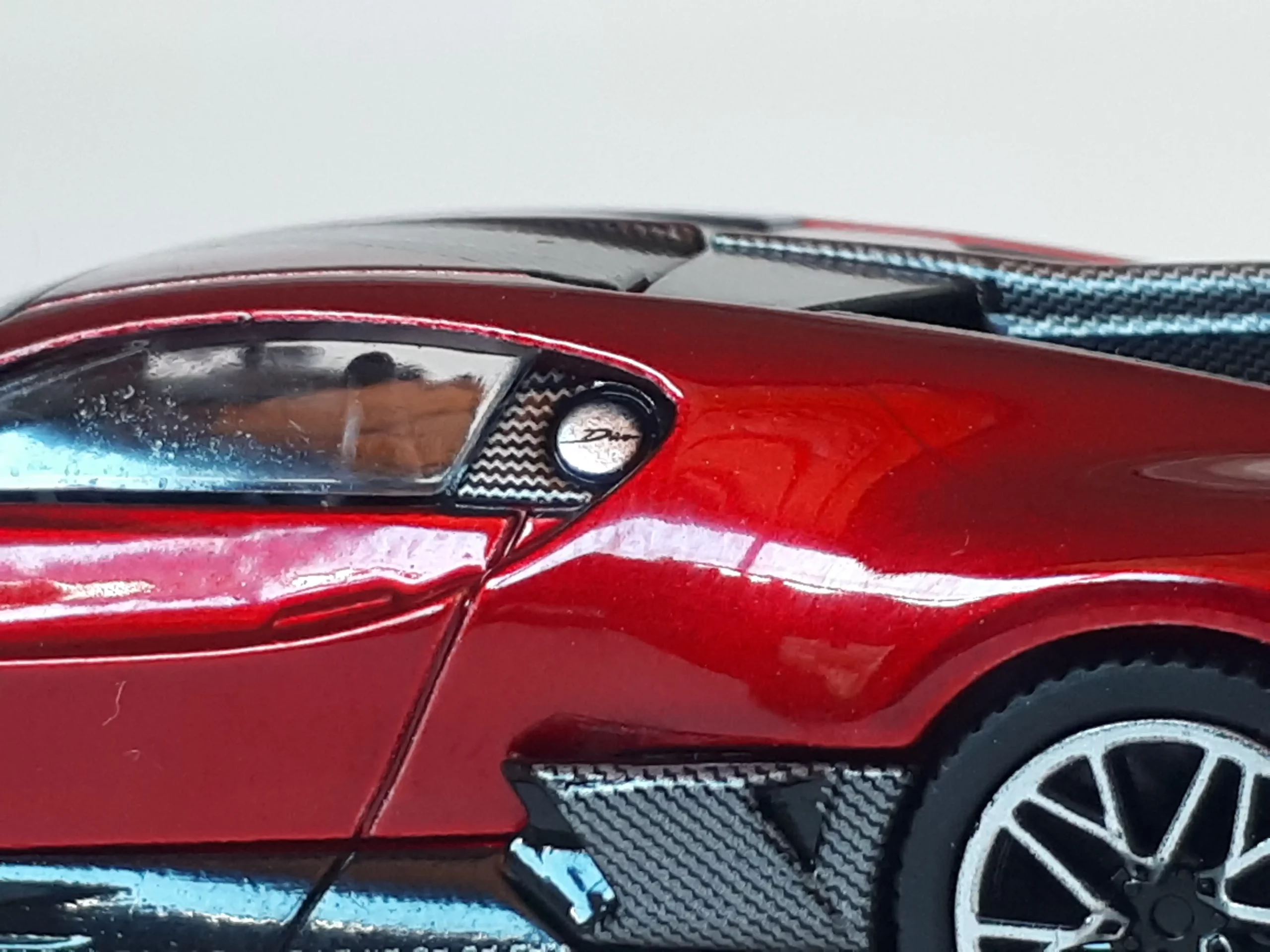 1;64 Mini GT Bugatti Divo 6