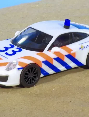 INT.Herpa 87.Politie Porsche 4S(1)