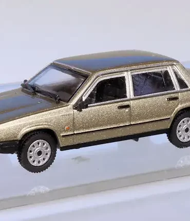 INT.Minichamps 87.Volvo 740 GL(1)
