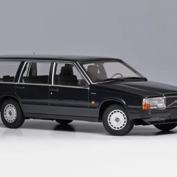 118 Minichamps Volvo 740 GL Estate (1986)