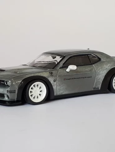 1;64 Tarmac Works Dodge Challenger SRT Hellcat 1